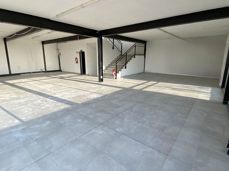 363m2 Multi-level Industrial Showroom to Let in North Riding - Photo 5