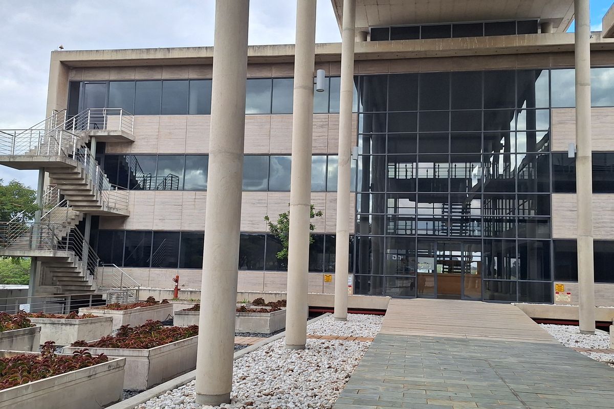 LANDMARK CORPOATE OFFICE IN WOODMEAD - Photo 2