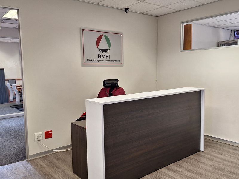 189sqm FITTED OFFICE IN PRIME LOCATION, CHISELHURSTON, SANDTON - Photo 1