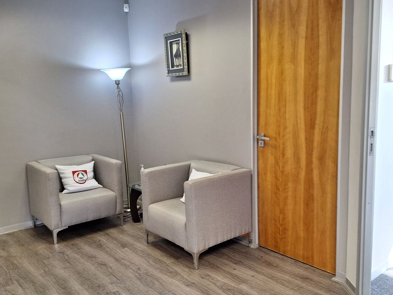 189sqm FITTED OFFICE IN PRIME LOCATION, CHISELHURSTON, SANDTON - Photo 2