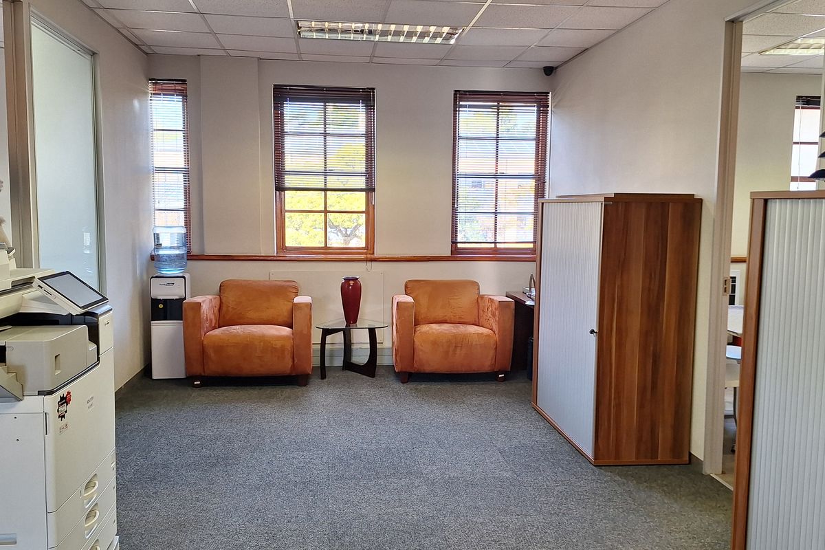 189sqm FITTED OFFICE IN PRIME LOCATION, CHISELHURSTON, SANDTON - Photo 4