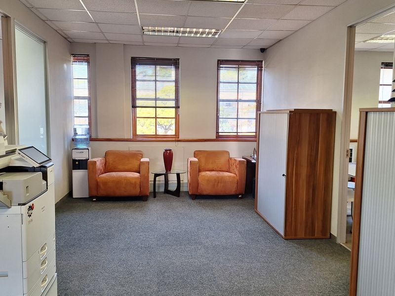 189sqm FITTED OFFICE IN PRIME LOCATION, CHISELHURSTON, SANDTON - Photo 4