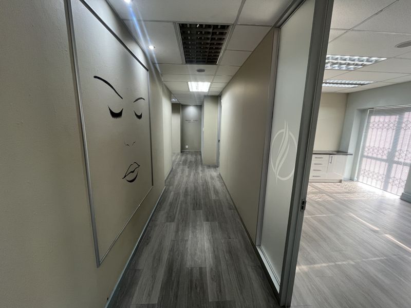 Modern Ground Floor Office Suite To Let- Bryanston - Photo 9