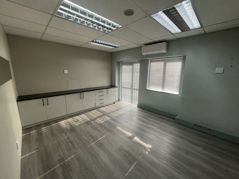 Modern Ground Floor Office Suite To Let- Bryanston - Photo 8