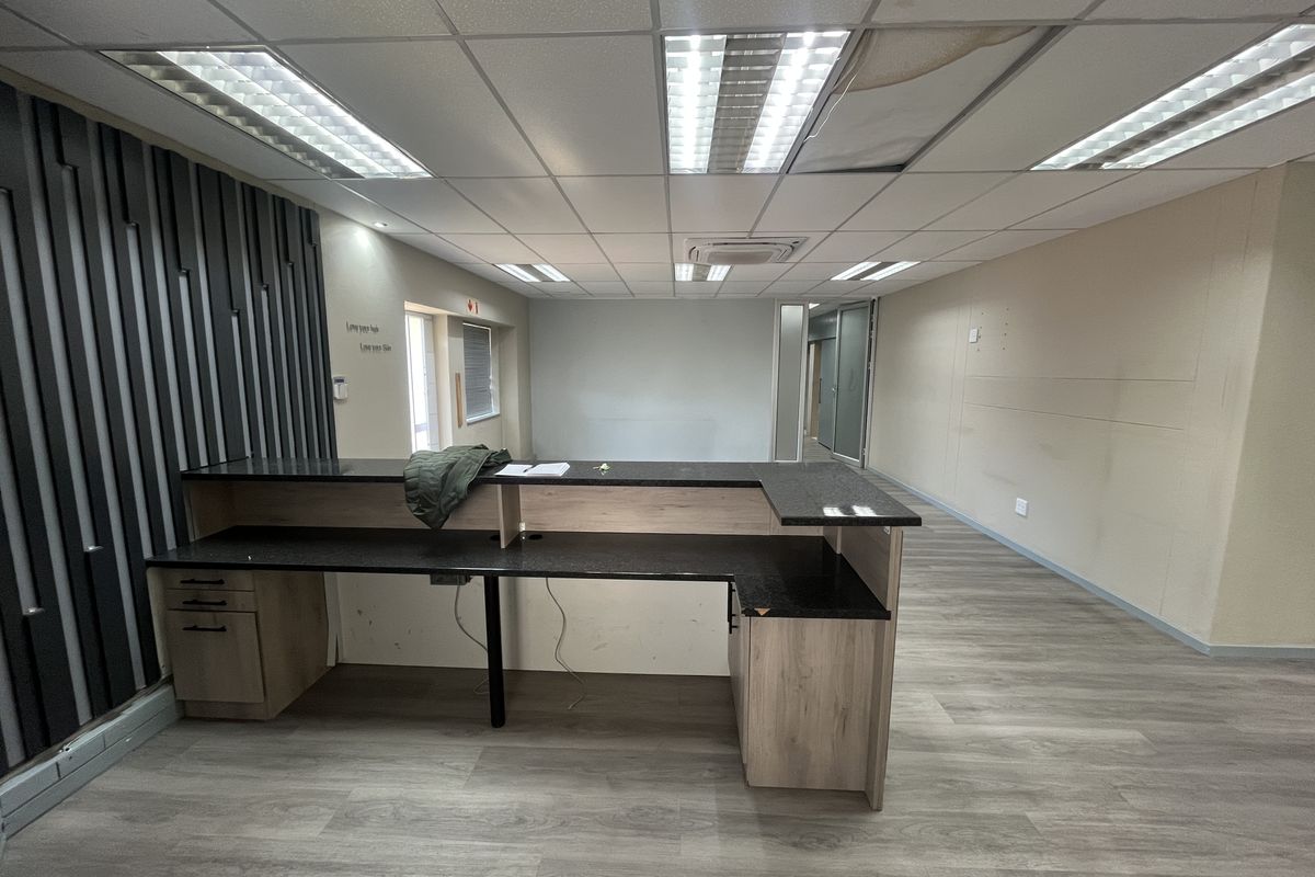 Modern Ground Floor Office Suite To Let- Bryanston - Photo 2