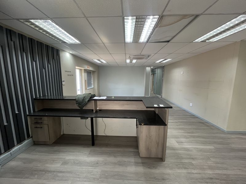 Modern Ground Floor Office Suite To Let- Bryanston - Photo 2
