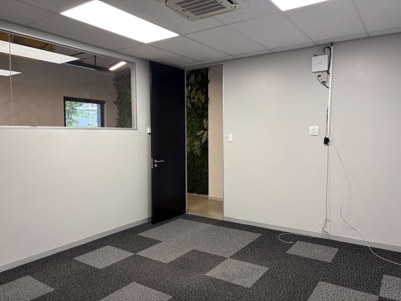 Attractive air-conditioned offices available to rent in Hyde Park - Photo 10