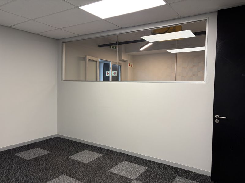 Attractive air-conditioned offices available to rent in Hyde Park - Photo 9