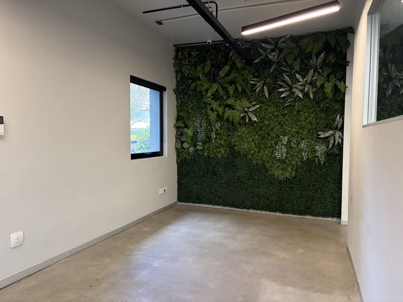 Attractive air-conditioned offices available to rent in Hyde Park - Photo 7
