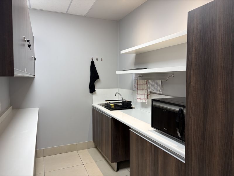 Attractive air-conditioned offices available to rent in Hyde Park - Photo 3