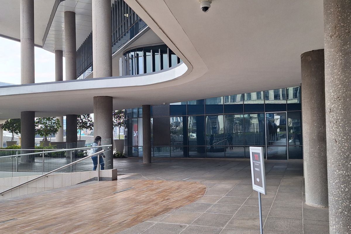 1,420m2 FULLY FITTED OFFICE TO LET IN SANDTON CBD - Photo 3
