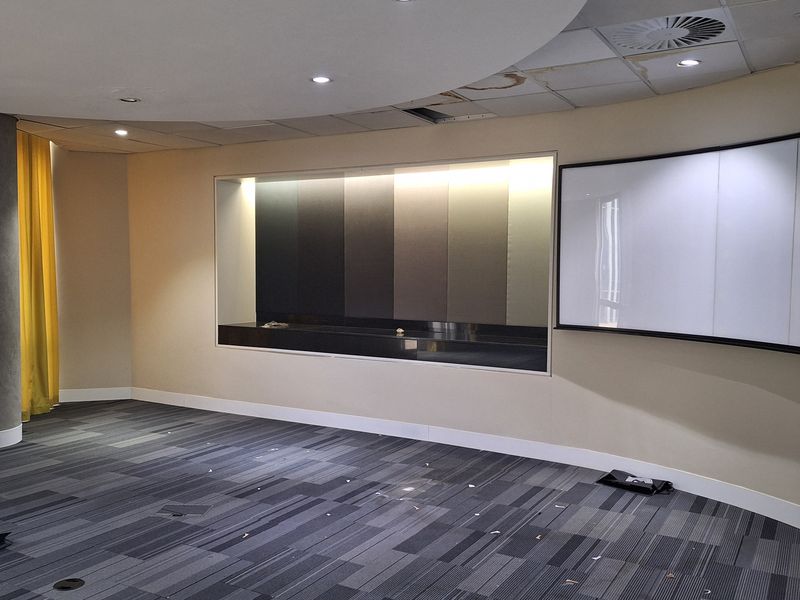 1,420m2 FULLY FITTED OFFICE TO LET IN SANDTON CBD - Photo 8