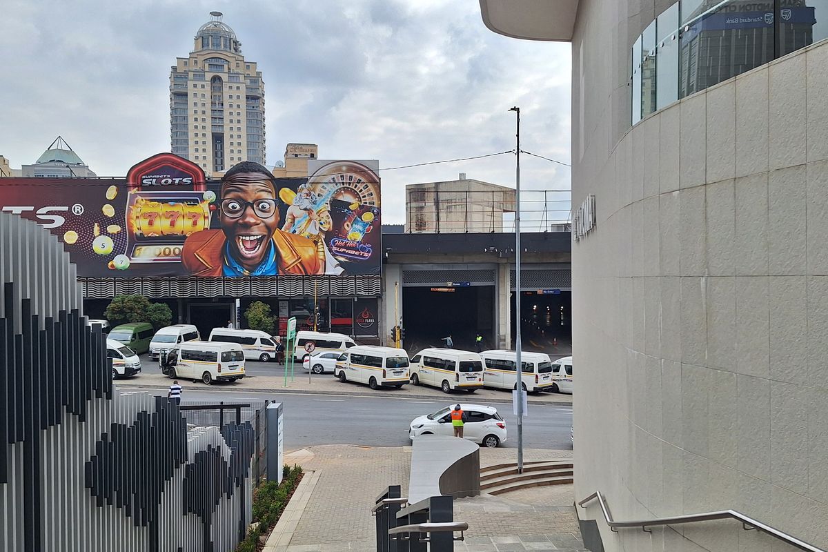 1,420m2 FULLY FITTED OFFICE TO LET IN SANDTON CBD - Photo 2