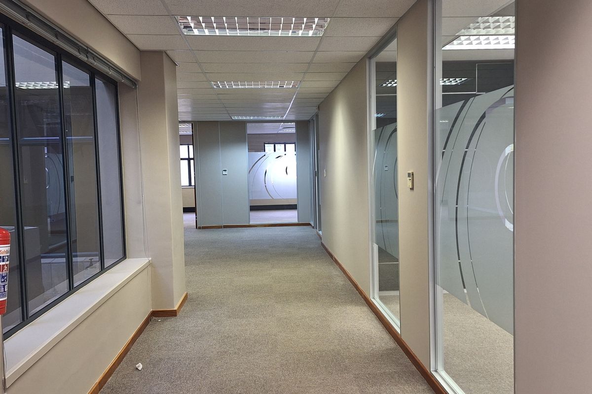 515sqm FULLYFITTED OFFICE O LET N INANDA GREENS - Photo 5