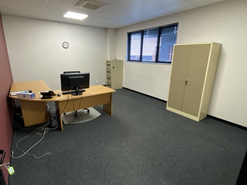 Warehouse Rental Monthly In Randburg - Photo 9