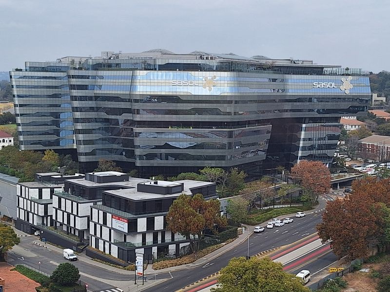 PREMIUM FITTED AND FURNISHED OFFICE IN SANDTON CBD - Photo 1