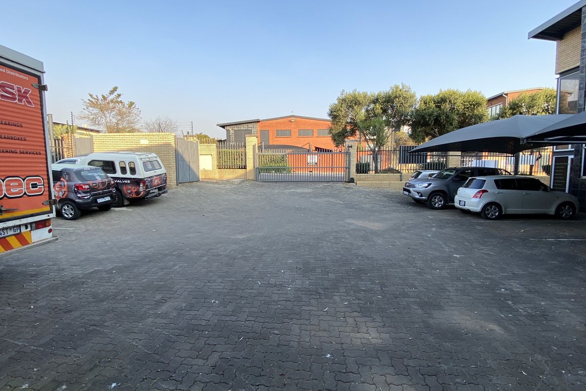 1034m2 Stand-Alone Warehouse to Let in North Riding - Photo 4