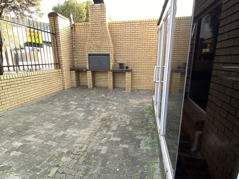 1034m2 Stand-Alone Warehouse to Let in North Riding - Photo 3