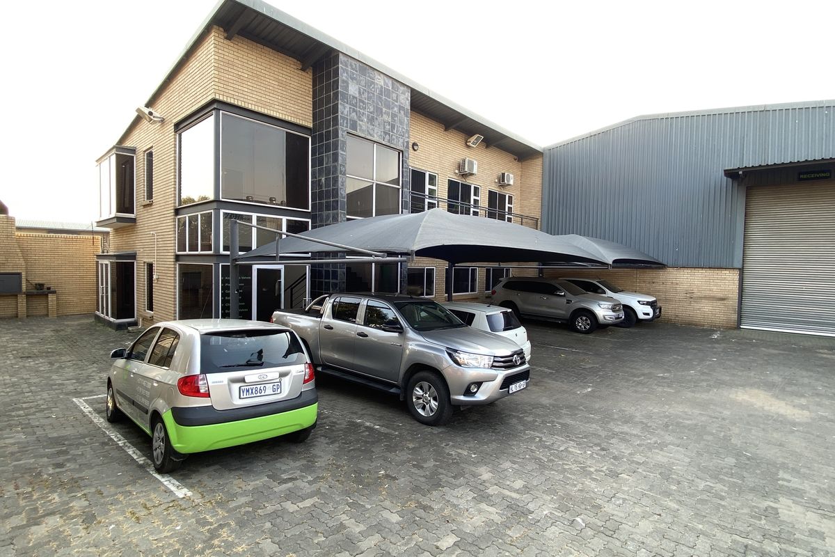 1034m2 Stand-Alone Warehouse to Let in North Riding - Photo 2