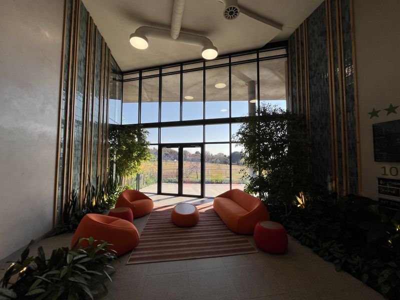 P-Grade Office available - Move in ready - Photo 2