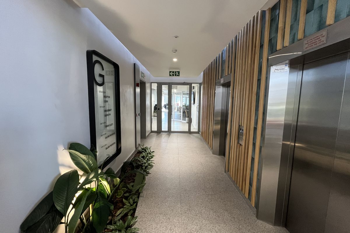 P-Grade Office available - Move in ready - Photo 3