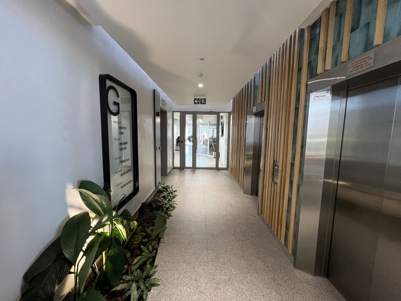 P-Grade Office available - Move in ready - Photo 3