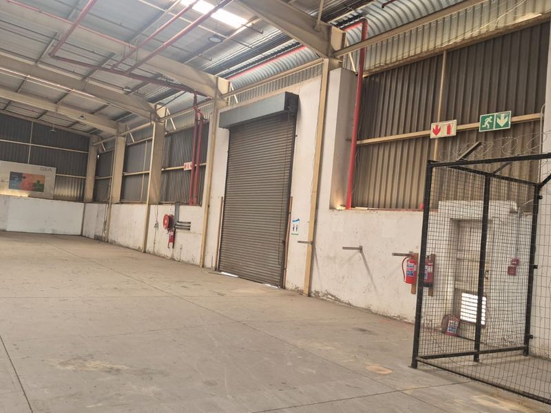 Stand-alone warehouse & offices to rent in business park, Midrand - Photo 9