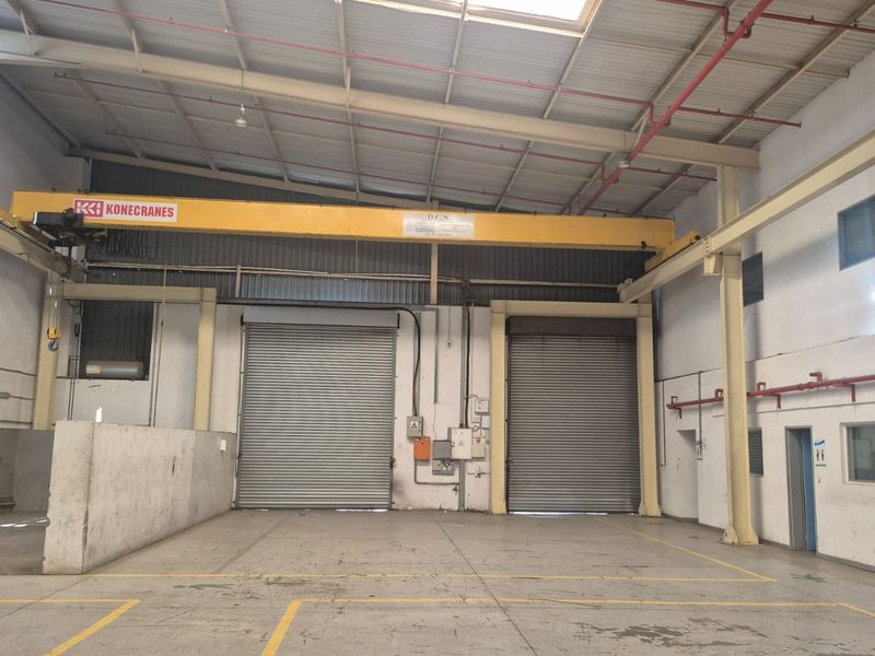 Stand-alone warehouse & offices to rent in business park, Midrand - Photo 5