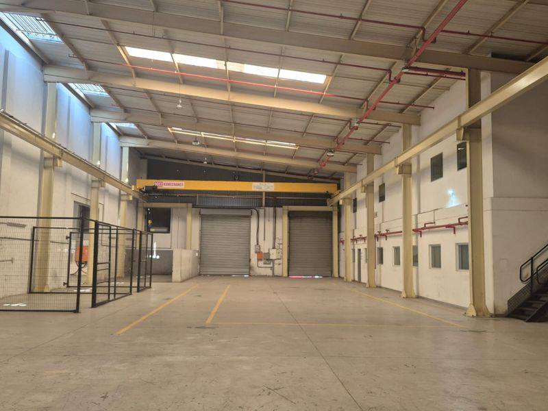 Stand-alone warehouse & offices to rent in business park, Midrand - Photo 4