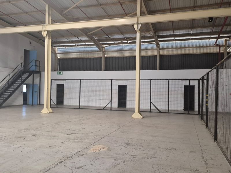 Stand-alone warehouse & offices to rent in business park, Midrand - Photo 8