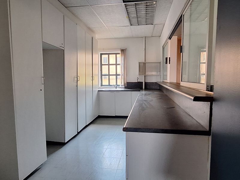 Sunninghill Commercial Rental in secure Business Park 1910SQM - Photo 8