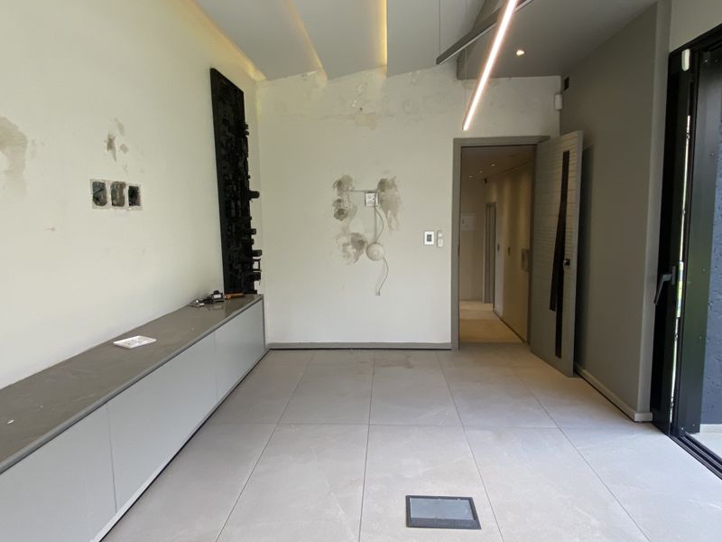 Creative office space to rent in Parktown North, Johannesburg - Photo 8
