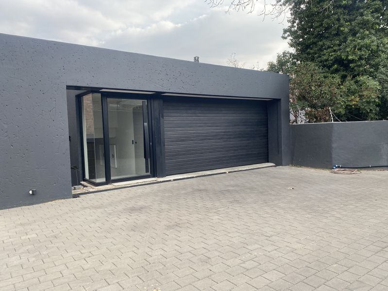 Creative office space to rent in Parktown North, Johannesburg - Photo 7