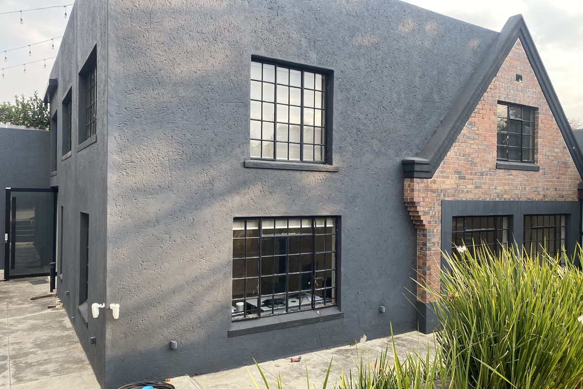 Creative office space to rent in Parktown North, Johannesburg - Photo 5
