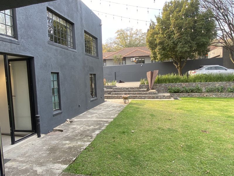 Creative office space to rent in Parktown North, Johannesburg - Photo 3