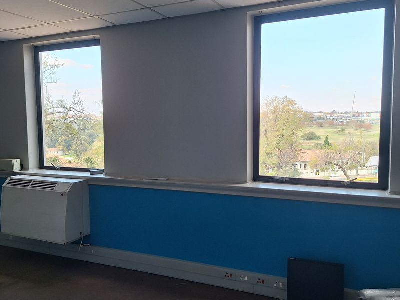 FULLY FITTED 200 SQM OFFICE TO LET IN SANDOWN - Photo 9