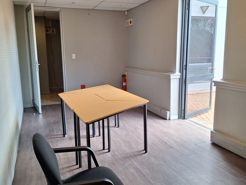 FULLY FITTED 200 SQM OFFICE TO LET IN SANDOWN - Photo 8