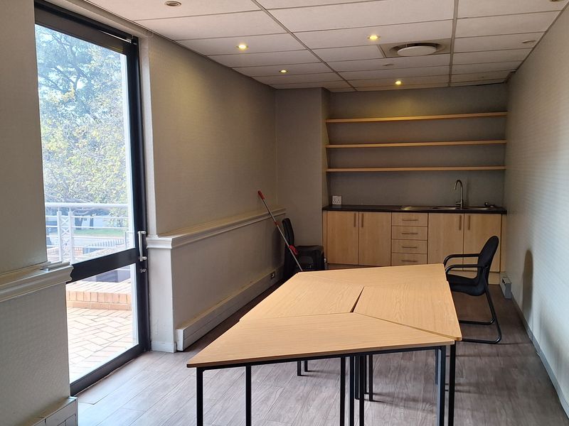 FULLY FITTED 200 SQM OFFICE TO LET IN SANDOWN - Photo 6