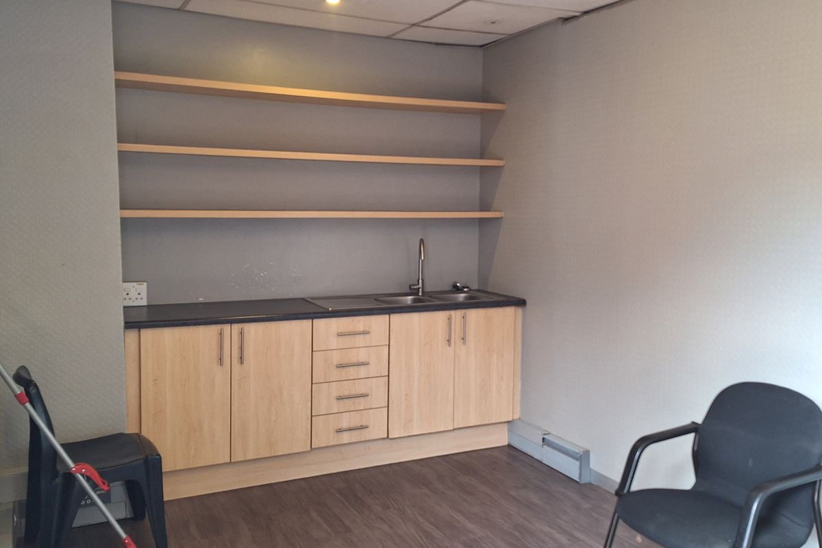 FULLY FITTED 200 SQM OFFICE TO LET IN SANDOWN - Photo 5