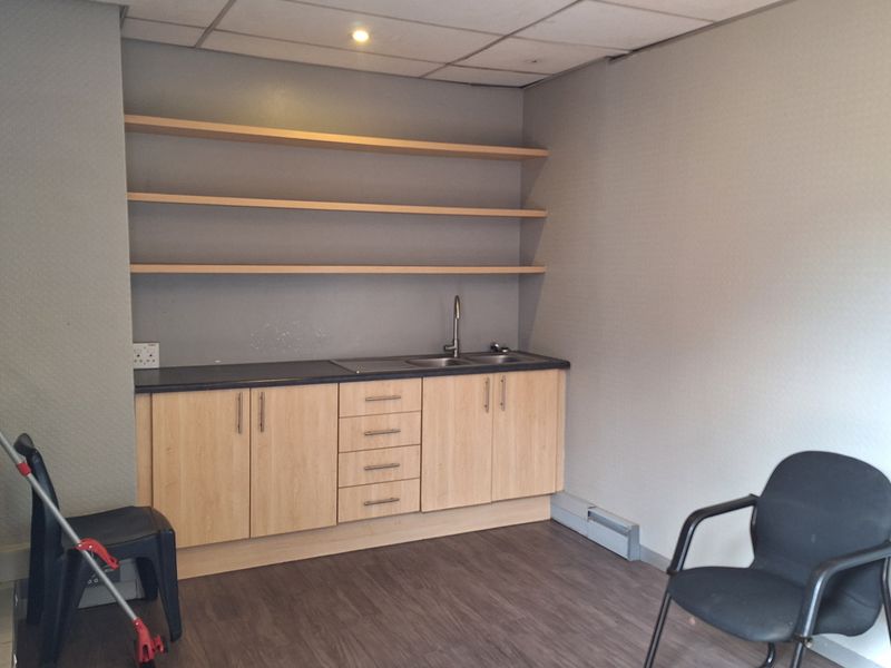 FULLY FITTED 200 SQM OFFICE TO LET IN SANDOWN - Photo 5