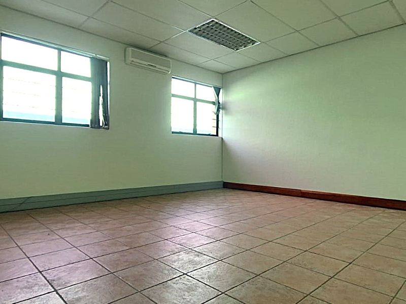 Spacious 400m2 Office Space - Well-Positioned in Woodmead - Photo 10