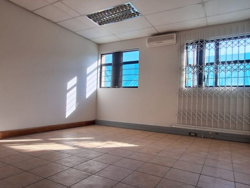 Spacious 400m2 Office Space - Well-Positioned in Woodmead - Photo 9