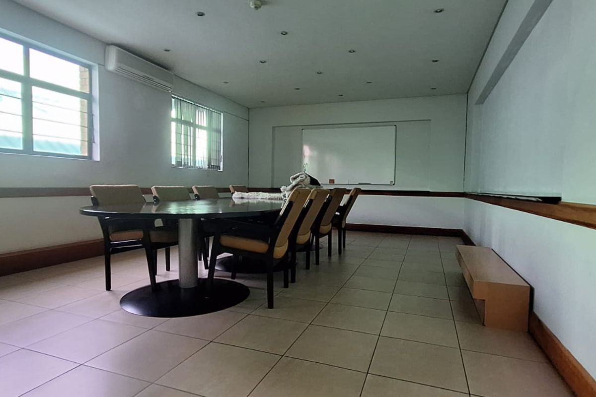 Spacious 400m2 Office Space - Well-Positioned in Woodmead - Photo 4