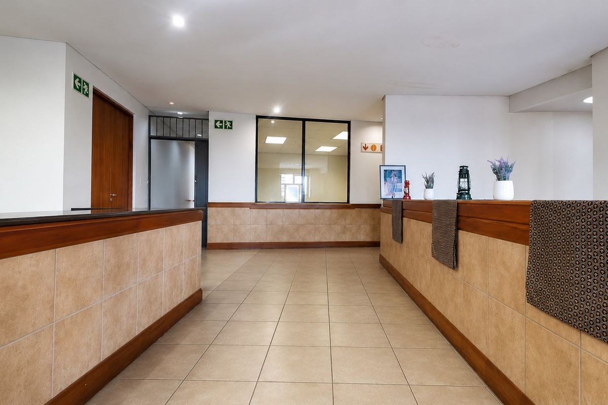 Spacious 400m2 Office Space - Well-Positioned in Woodmead - Photo 3
