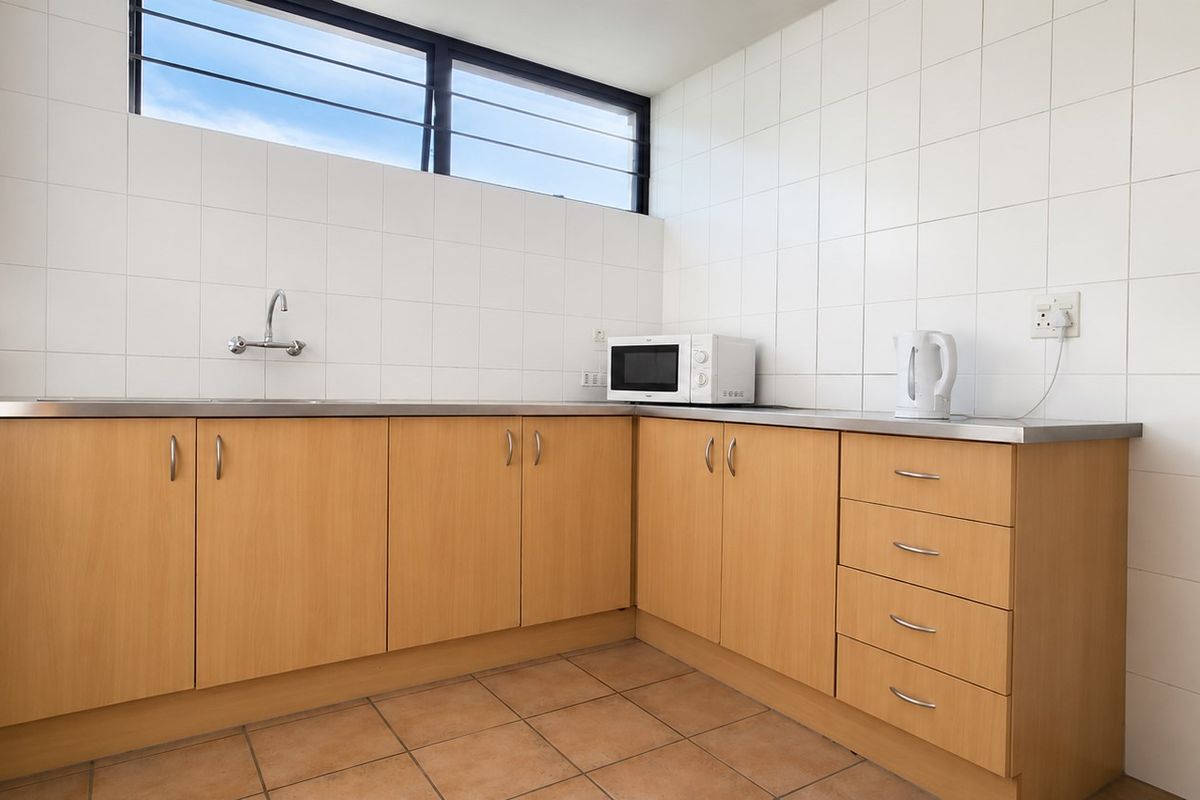 Spacious 400m2 Office Space - Well-Positioned in Woodmead - Photo 5