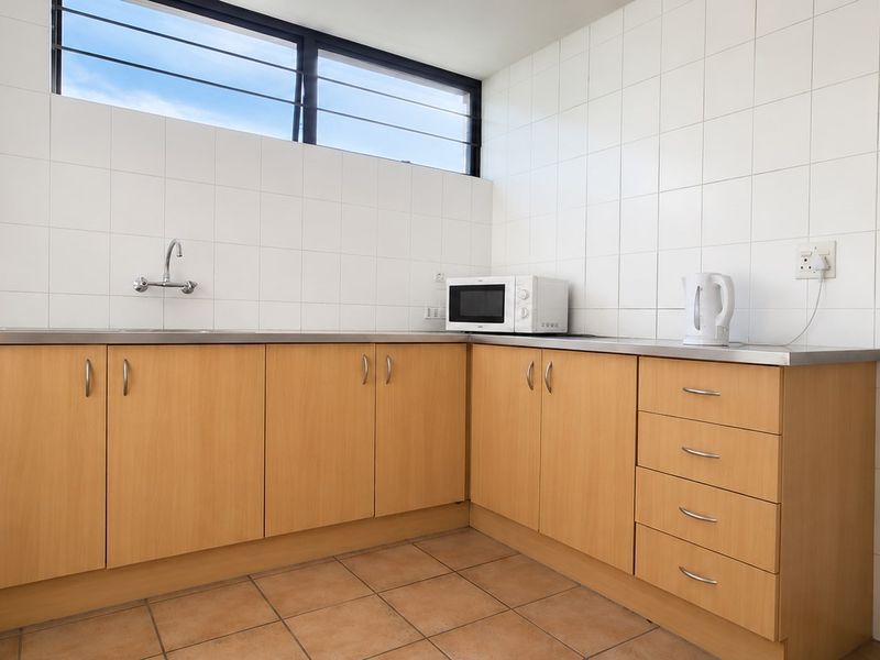 Spacious 400m2 Office Space - Well-Positioned in Woodmead - Photo 5