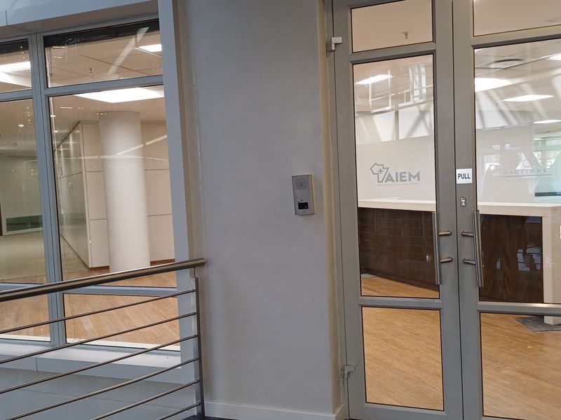 Premium Sandton Office Suite Opposite Sandton City with Generous Tenant Installation Allowance - Photo 3