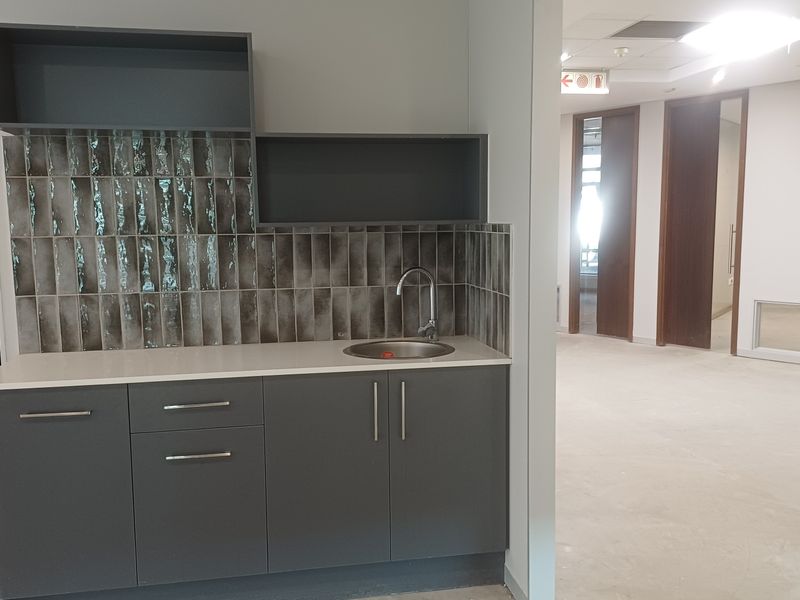Premium Sandton Office Suite Opposite Sandton City with Generous Tenant Installation Allowance - Photo 10