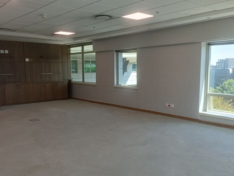 Premium Sandton Office Suite Opposite Sandton City with Generous Tenant Installation Allowance - Photo 6