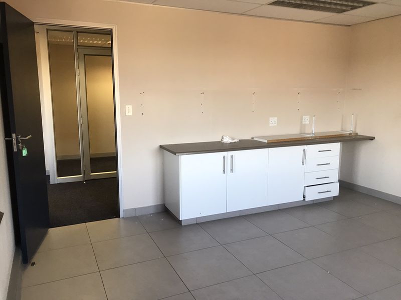 304m2 Suite Available to Let in Fourways - Photo 6
